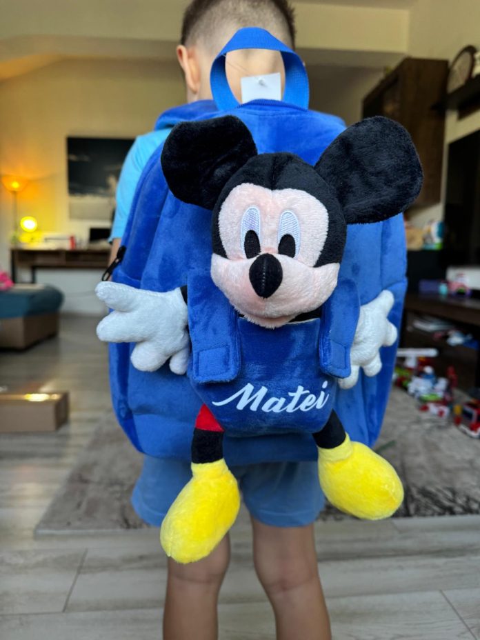 Ghiozdan personalizat pentru copii cu motiv Mickey Mouse și nume