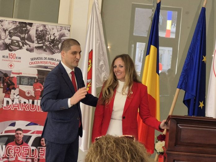 Ambulanță nouă a Crucii Roșii Sibiu, echipată pentru serviciul privat de ambulanță