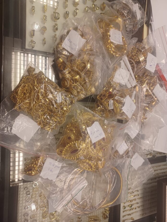 Lot de 6 kg de aur fără documente, confiscat în Călărași și predat statului