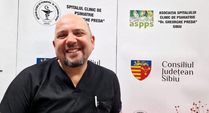 Edi Săvulescu, autorul romanului psihologic de debut, în timpul serviciului medical.