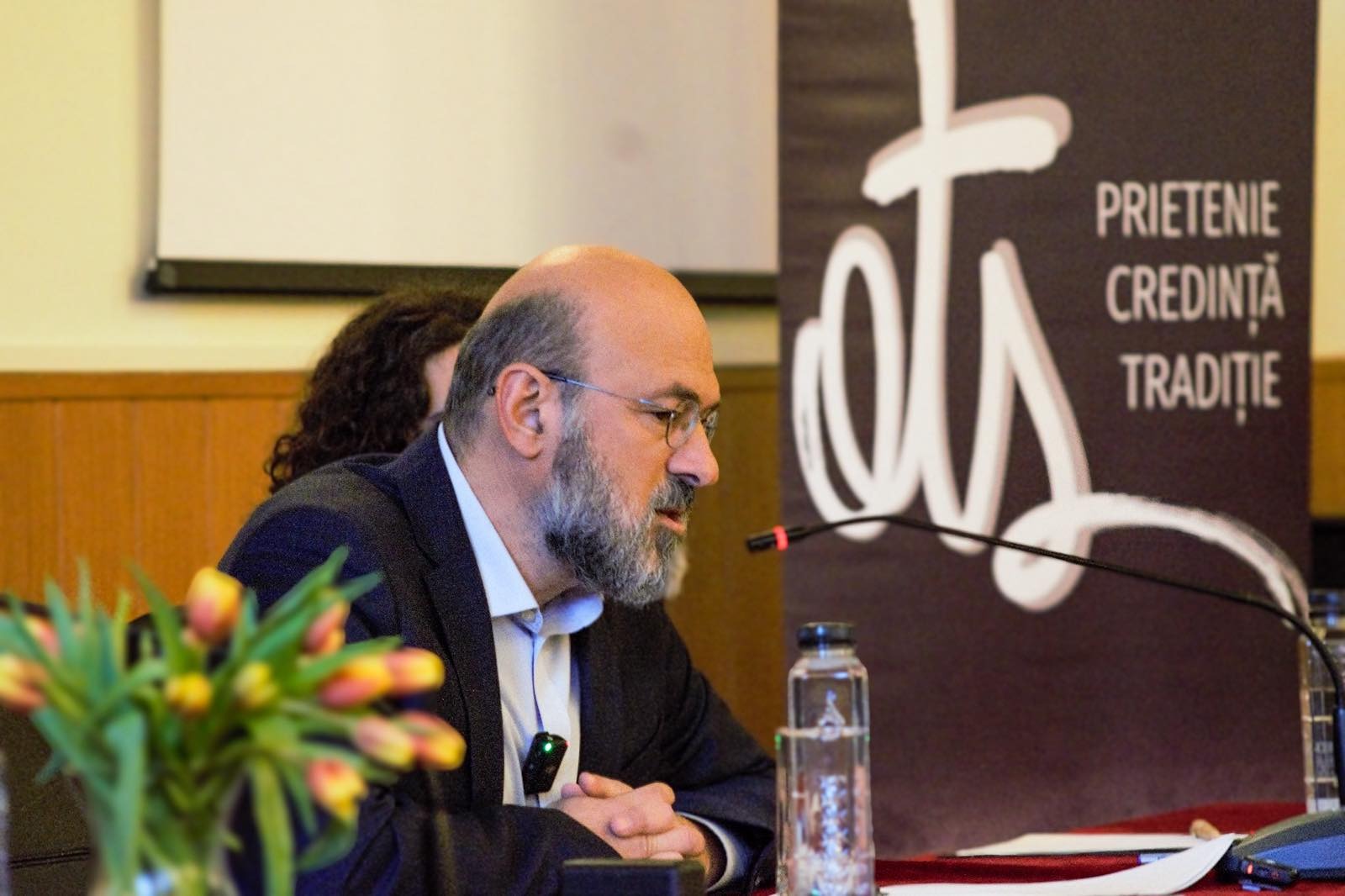 Dr. Virgiliu Gheorghe la conferința despre vindecarea stresului prin sprijinul familiei, Sibiu