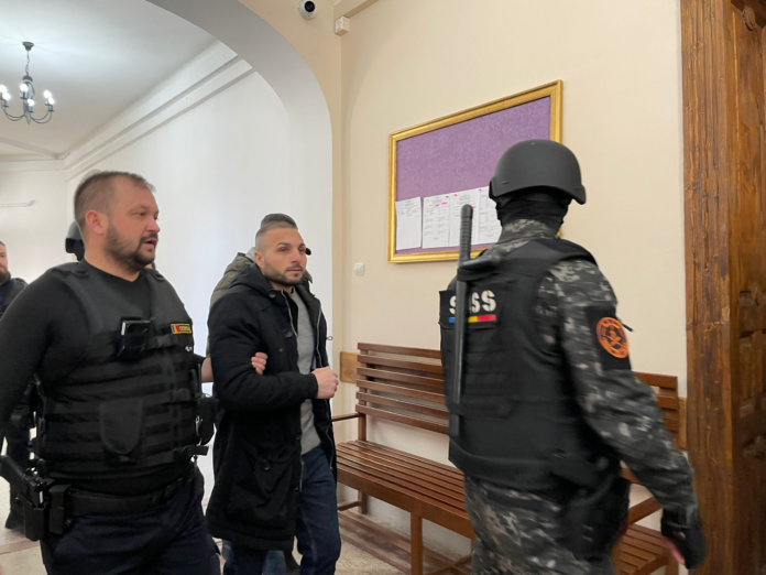 Detalii din dosarul anchetei privind jaful Kreiner, probabil documente sau poze de la locul faptei.