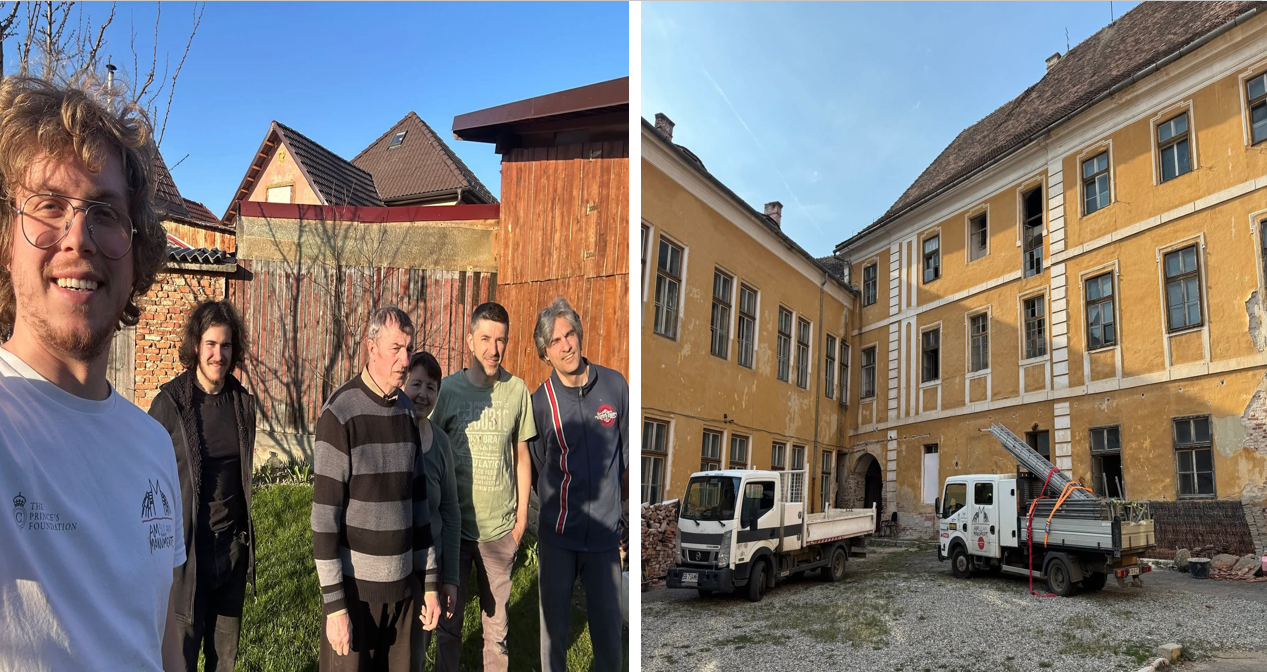 Voluntari strâng țigle pentru acoperișul Mănăstirii Ursulinelor din Sibiu