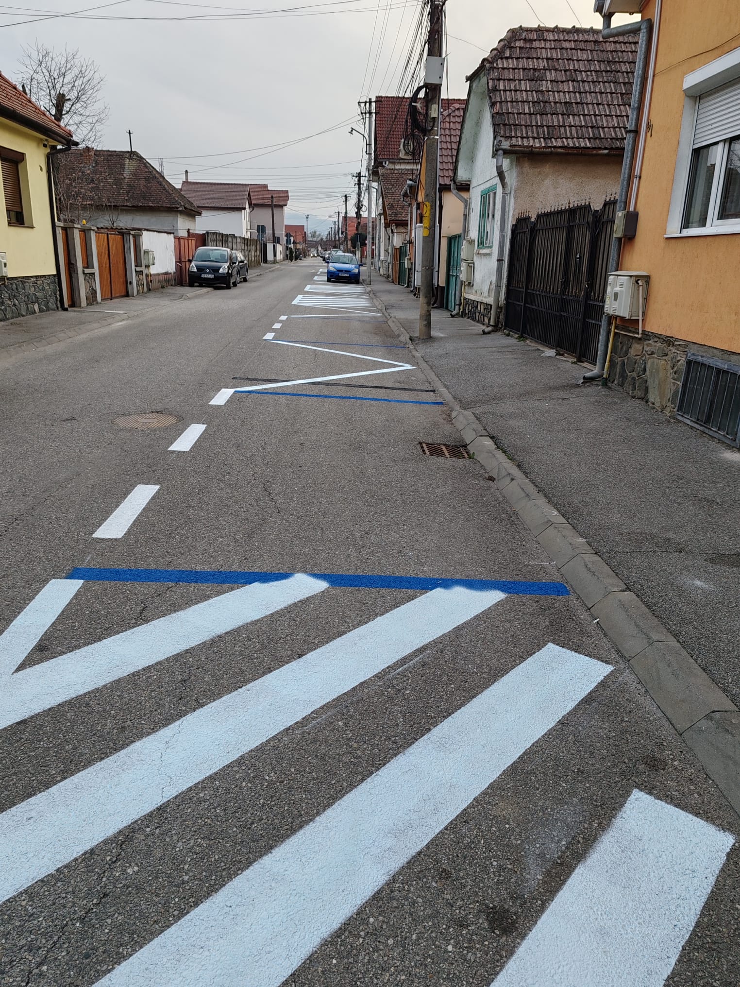 Lucrări de refacere a marcajelor de parcare în Sibiu, strada T. Demetrescu