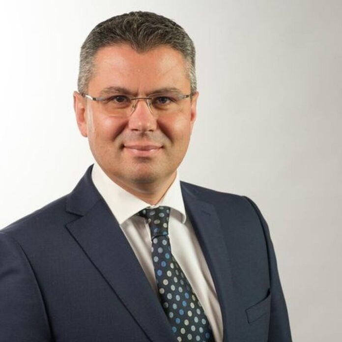 Panou de prezentare a proiectului de regenerare urbană Săliște cu planuri și vizualizări