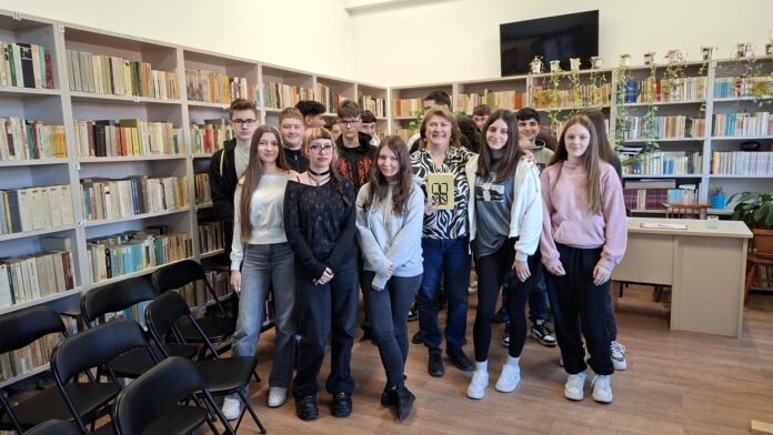 Regizoarea Ioana Blaga prezintă programele educaționale TNRS pentru elevi