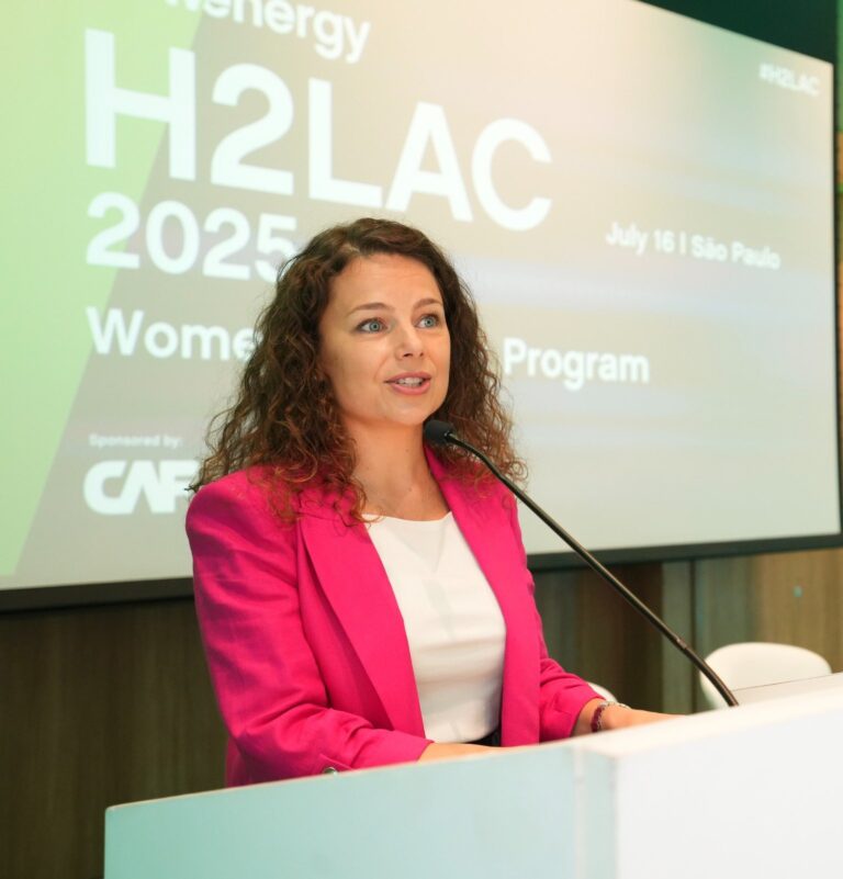 Un an într-un camion, o viață între continente: povestea unei sibience de succes