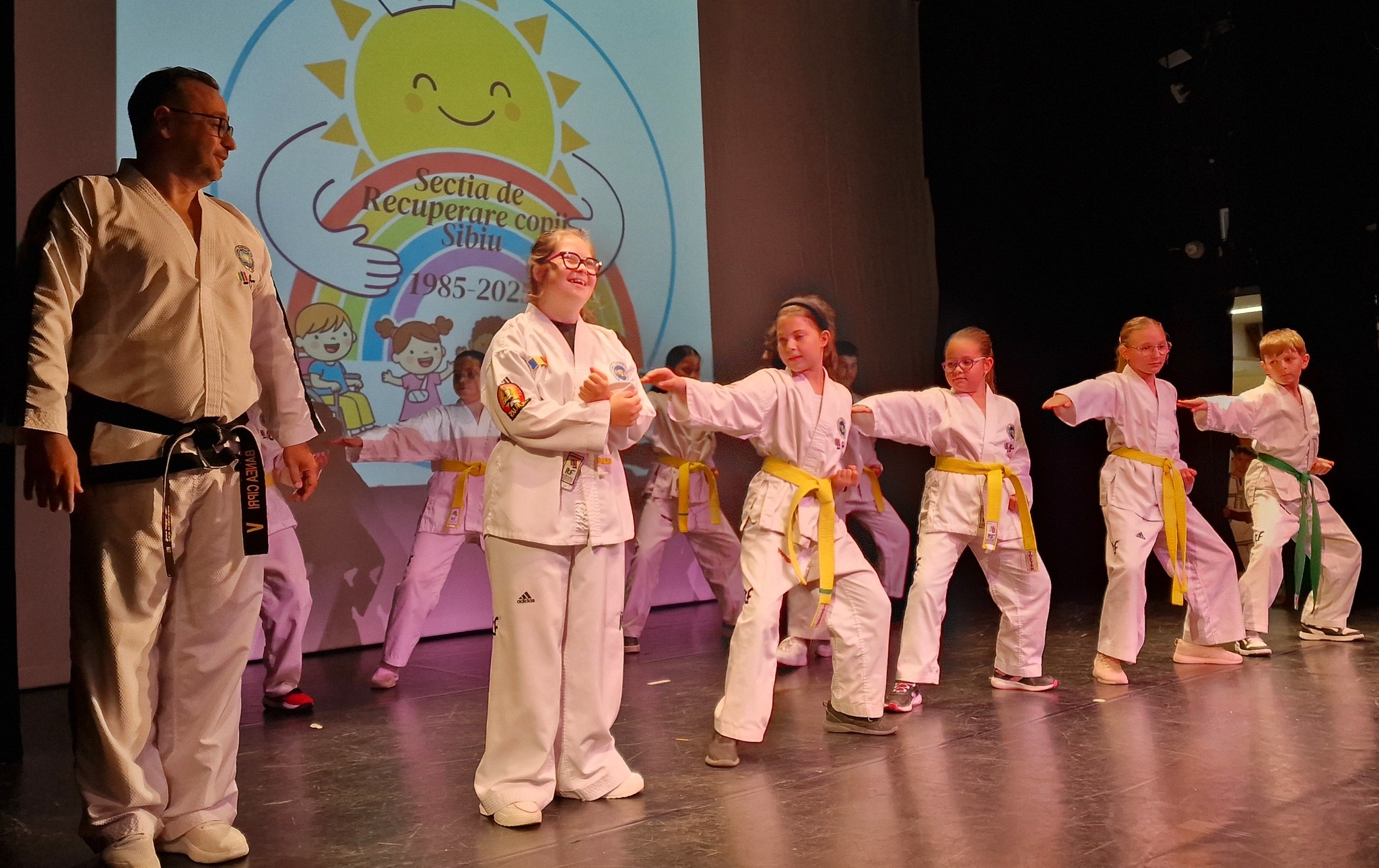 Micuța Teo zâmbește la Ziua Mondială a Sindromului Down, Spitalul Dr. Gheorghe Preda Sibiu