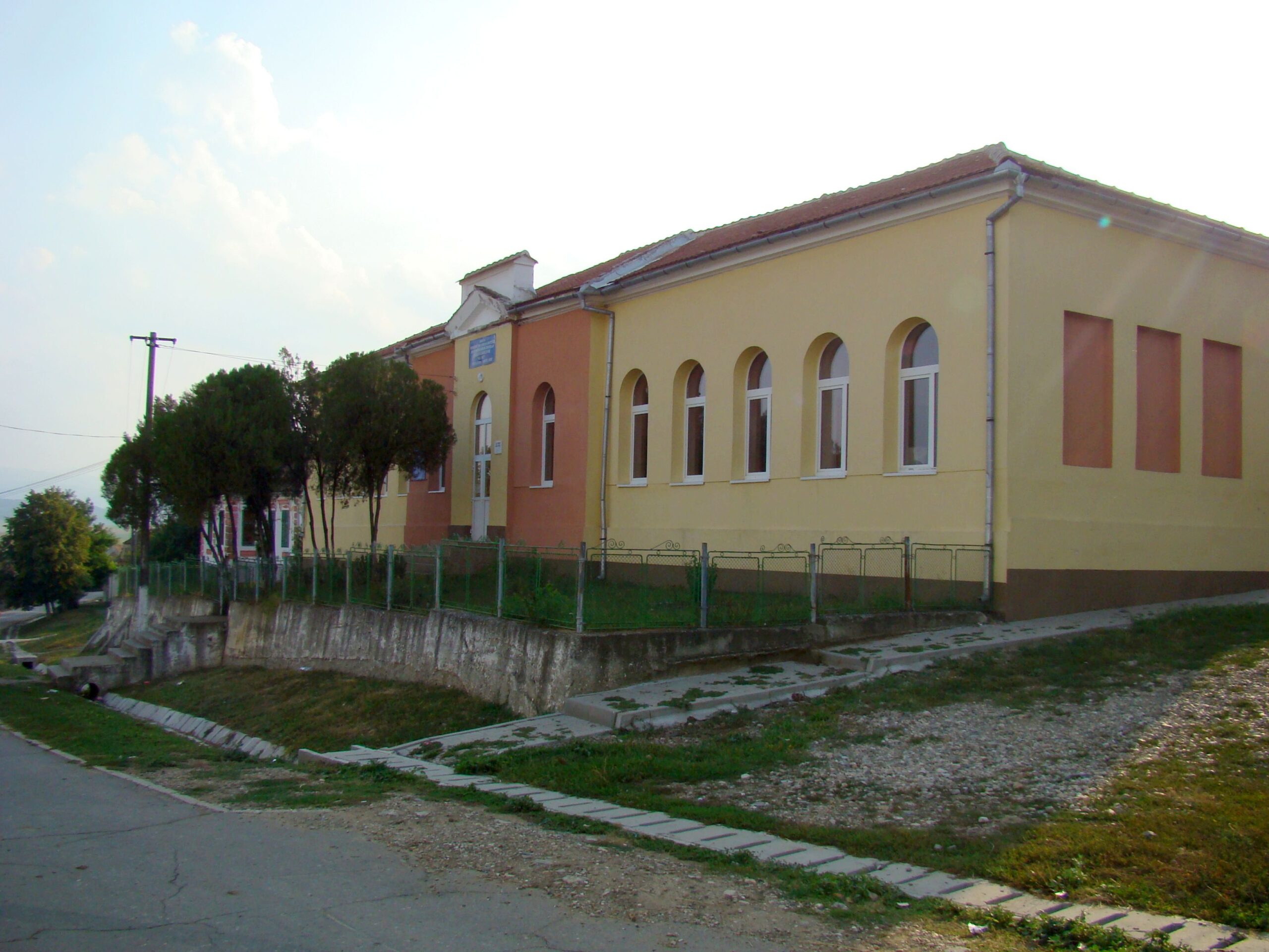 Investiții în educație și energie verde la Ludoș. Școala din comună se apropie de modelul SMART