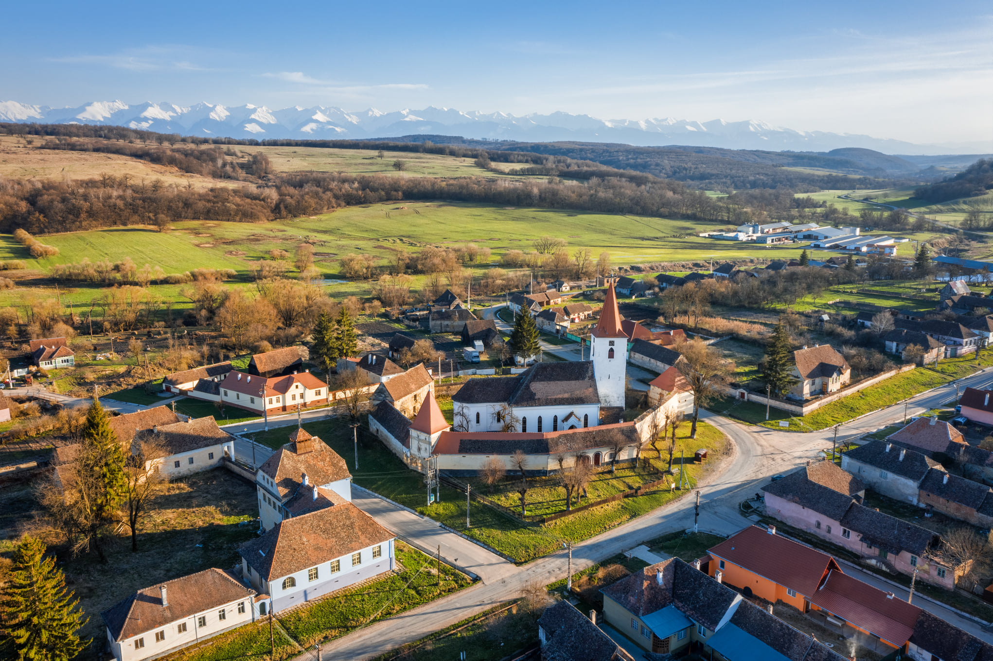 Investiții Bruiu: infrastructură nouă și modernăru comunitar renovat în urma investițiilor Bruiu