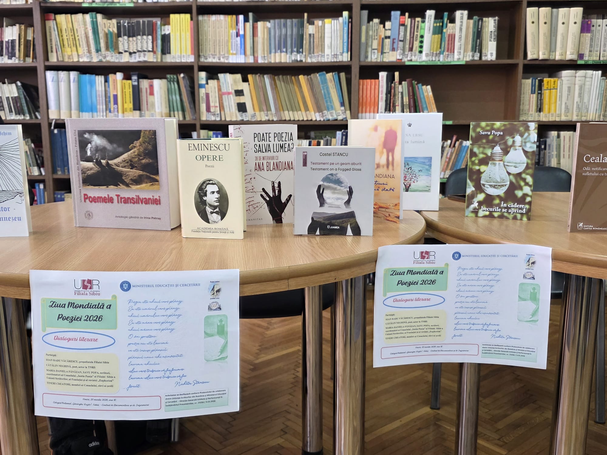 Participanții și organizatorii evenimentului Ziua Mondială a Poeziei din Sibiu