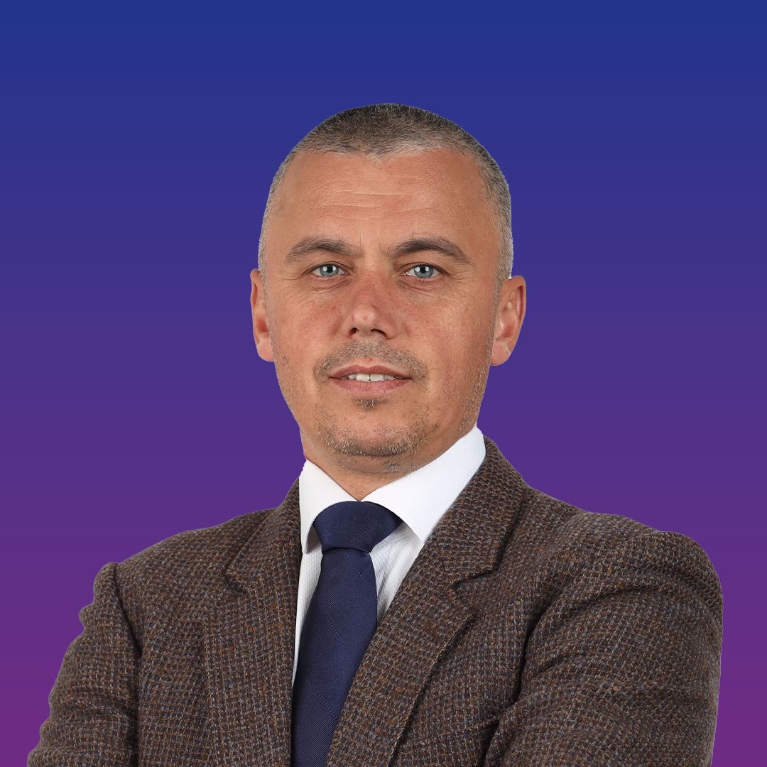Administrația Gura Râului, o clădire modernă cu steagul României