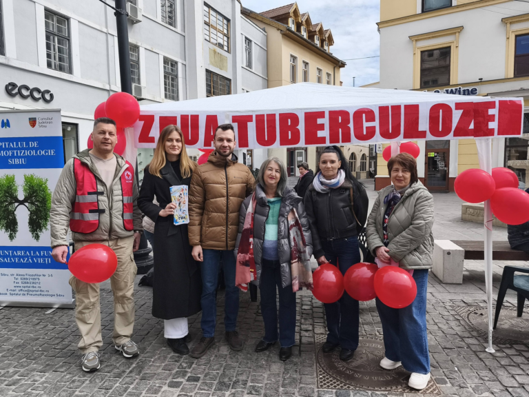 Mobilizare pentru sănătatea plămânilor. Echipa Spitalului de Pneumoftiziologie împreună cu voluntarii Crucii Roșii, au informat sibienii!