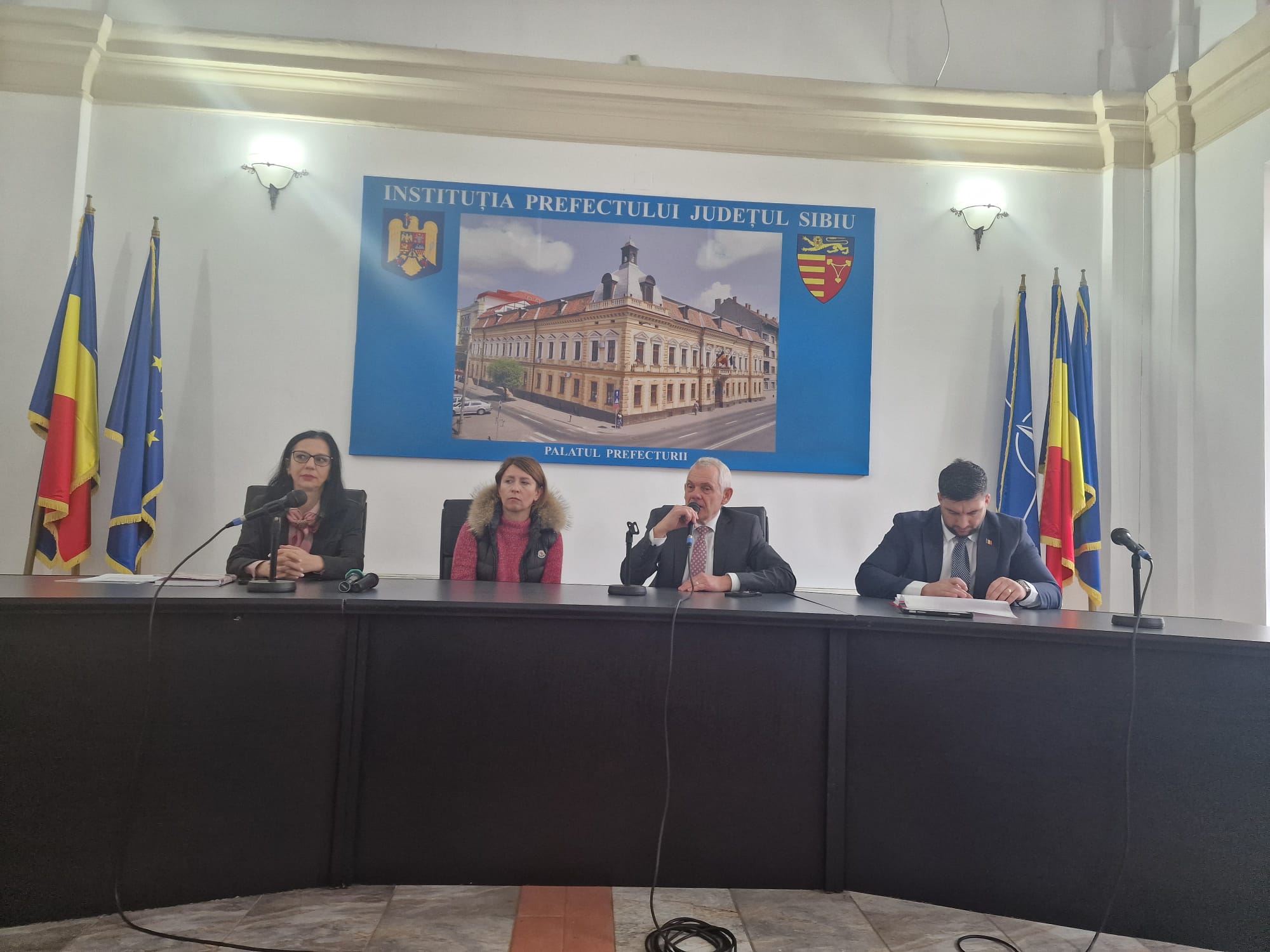 Expert prezentând studiu de protecție a biodiversității în cadrul consultării publice