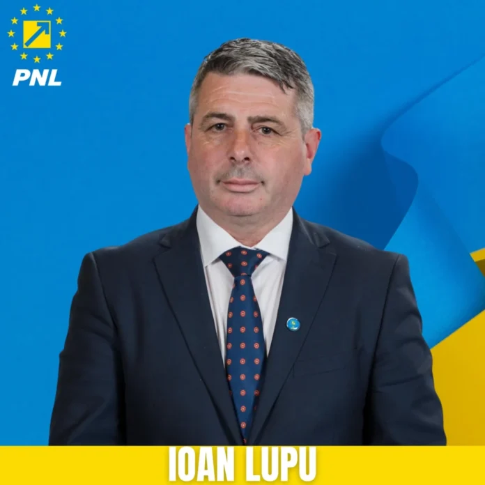 Sala interioară a căminului cultural Curciu, modernizată complet