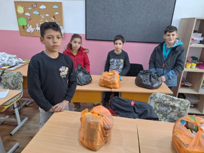 Evenimentul de predare a donațiilor pentru elevii și comunitatea din Turnu Roșu.