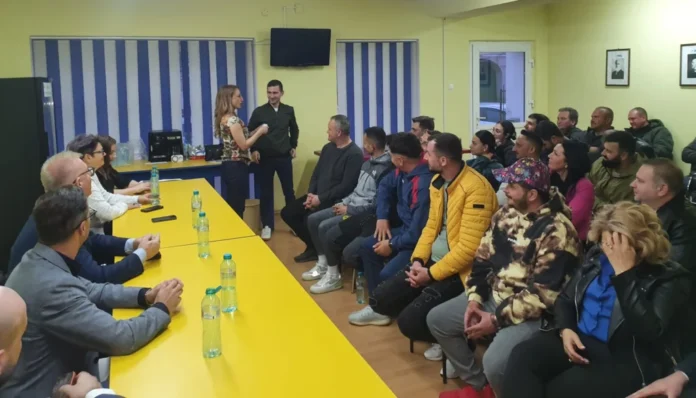 Grupul celor 31 de membri noi ai PNL Cisnădie după primirea legitimațiilor