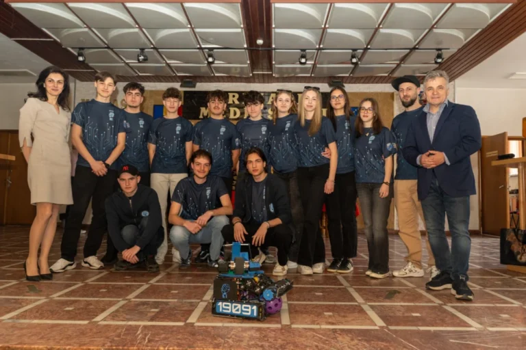 Primăria Mediaș sare în sprijinul echipei de robotică „The Resistance”, calificată la europene