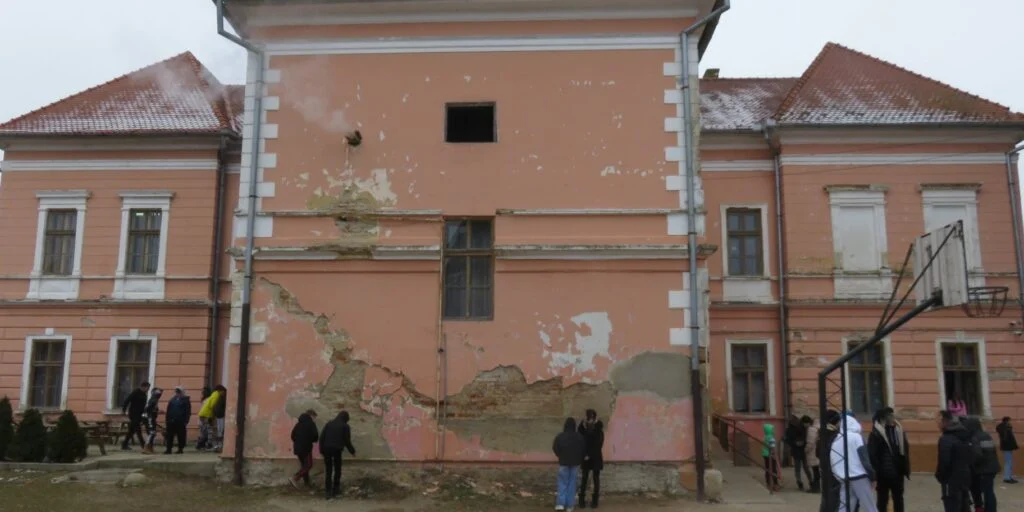 Scoala Nocrich1 Sala de clasă modernă și echipată din Școala Nocrich după modernizare