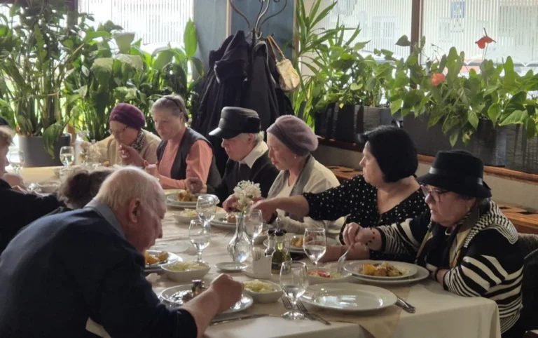 Echipa Galbenă a oferit o zi de bucurie pentru 25 de enoriași ai Parohiei „Nașterea Maicii Domnului” din Sibiu