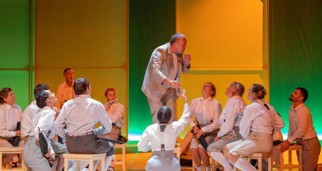 Jocuri Vorbe Greieri_credit_TNRS_Andrei Valeanu Spectacolul Jocuri Vorbe Greieri, o premieră a Scena Digitală ce îmbină teatrul tradițional cu inovația