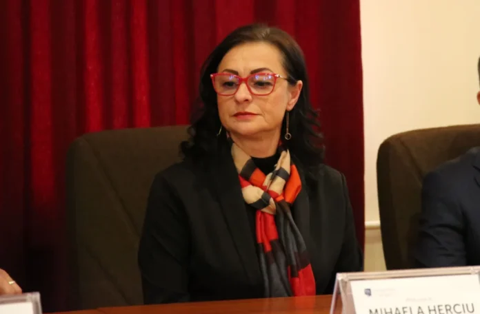 Rectorul ULBS, prof. univ. dr. Daniel-Lucian Herciu, discută despre verificarea tezelor de doctorat