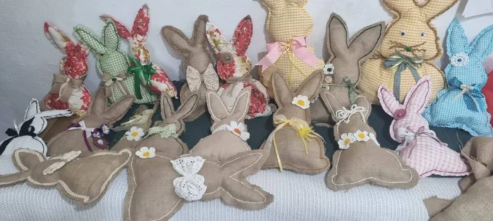 Decor primăvăratic și baloane la lansarea evenimentului Primăvara CJ Sibiu