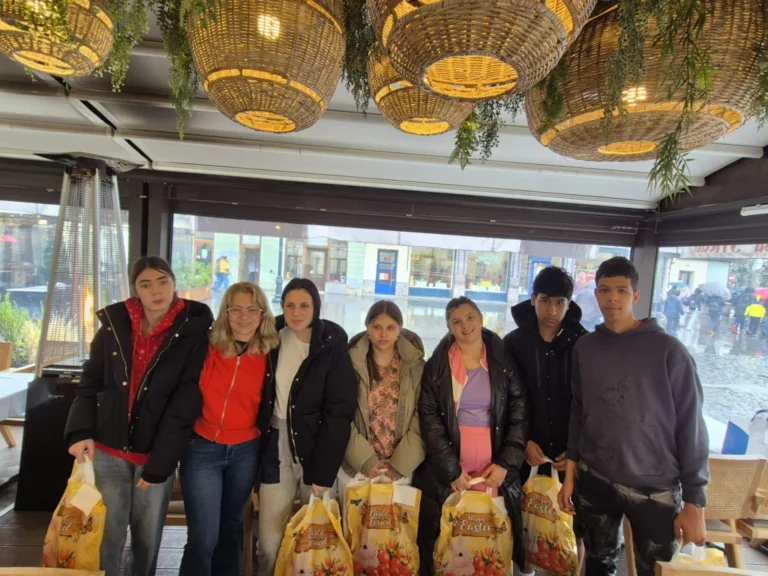 Iepurașul a venit mai repede la Centrul Școlar de Educație Incluzivă: Voluntarii Echipei Galbene au dăruit elevilor echipamente sportive!