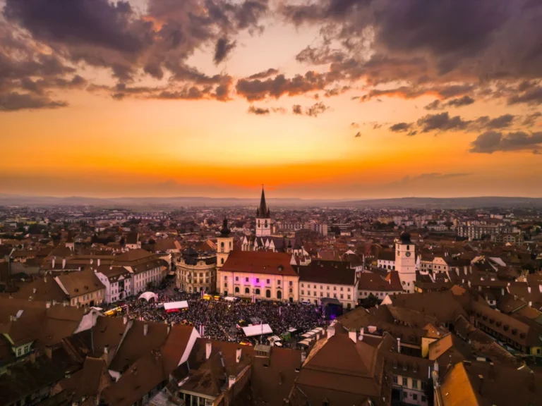 Piața Mare și Complexul Lacul Binder, finaliste în competiția „Destinația Anului 2026”