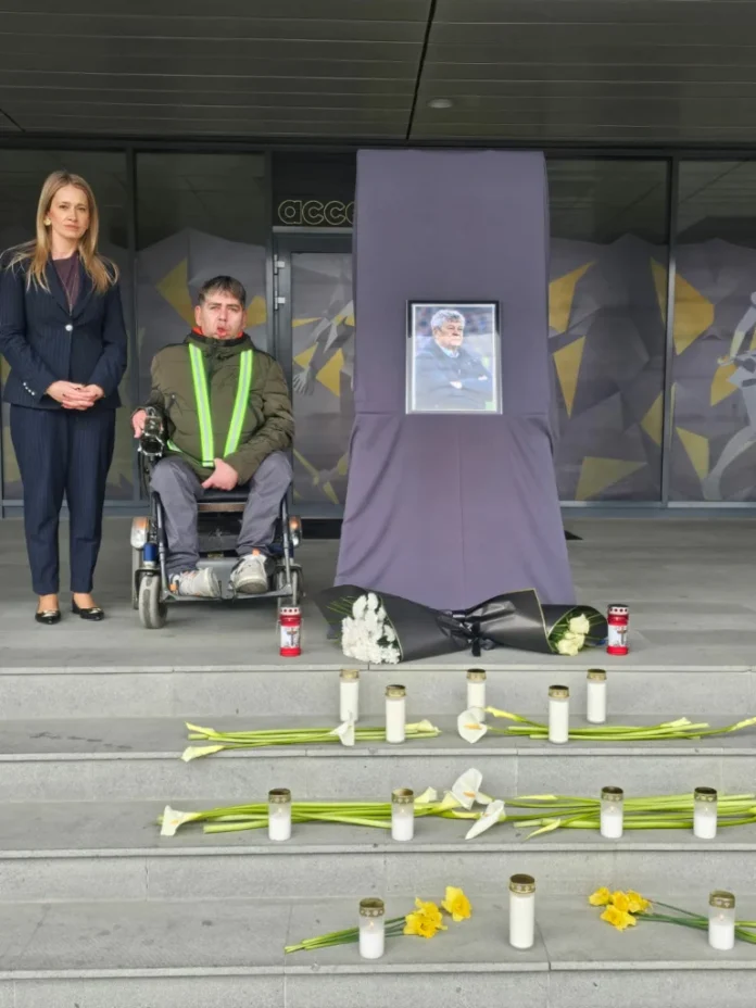 Vedere aeriană a Stadionului Municipal Sibiu în timpul evenimentului în memoria lui Mircea Lucescu.