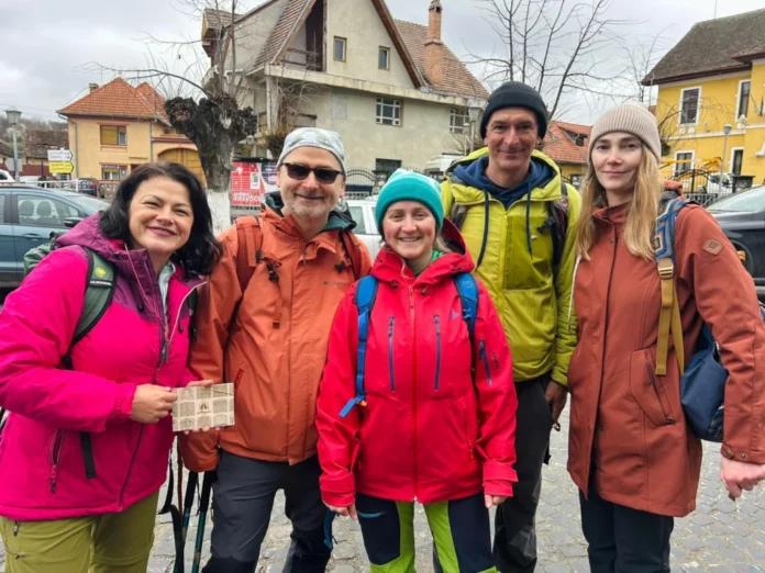 Tabără și corturi pentru o noapte în natură cu elevii din Anii Drumeției.