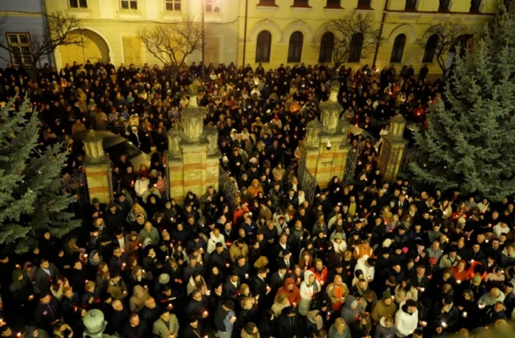 Noaptea de Înviere a adunat mii de sibieni în biserici. În unele parohii, Paștile s-au terminat rapid