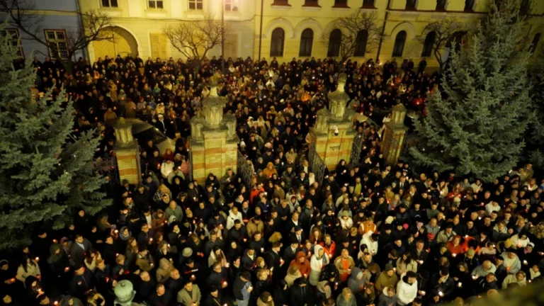 Noaptea de Înviere a adunat mii de sibieni în biserici. În unele parohii, Paștile s-au terminat rapid