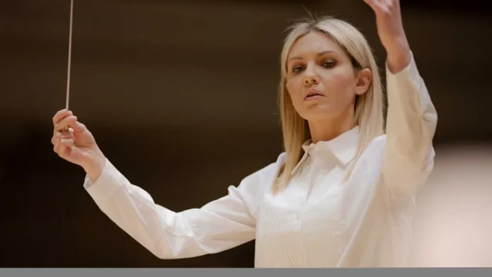 Dirijoarea Vanessa Benelli Mosell la pupitrul Filarmonicii de Stat Sibiu