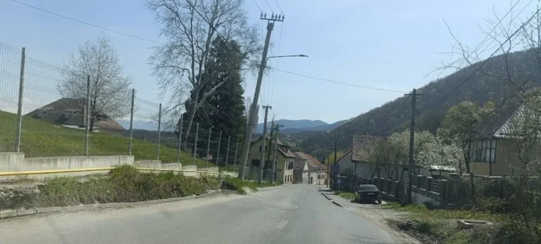 Problema de pe DJ 106D, la Cisnădioara, rămâne nerezolvată. Primăria Cisnădie nu a cerut intervenția CJ Sibiu în 2025 și 2026