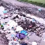 VIDEO Toleranță zero pentru poluare în Șura Mare: Un cetățean a primit amendă maximă și a fost obligat să curețe zona după ce a aruncat deșeuri ilegal!