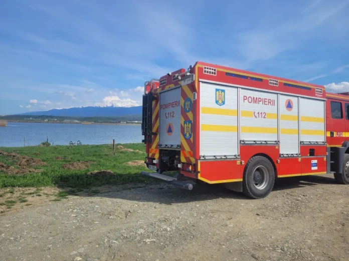 Oameni ai legii pe malul râului Olt la fața locului descoperirii