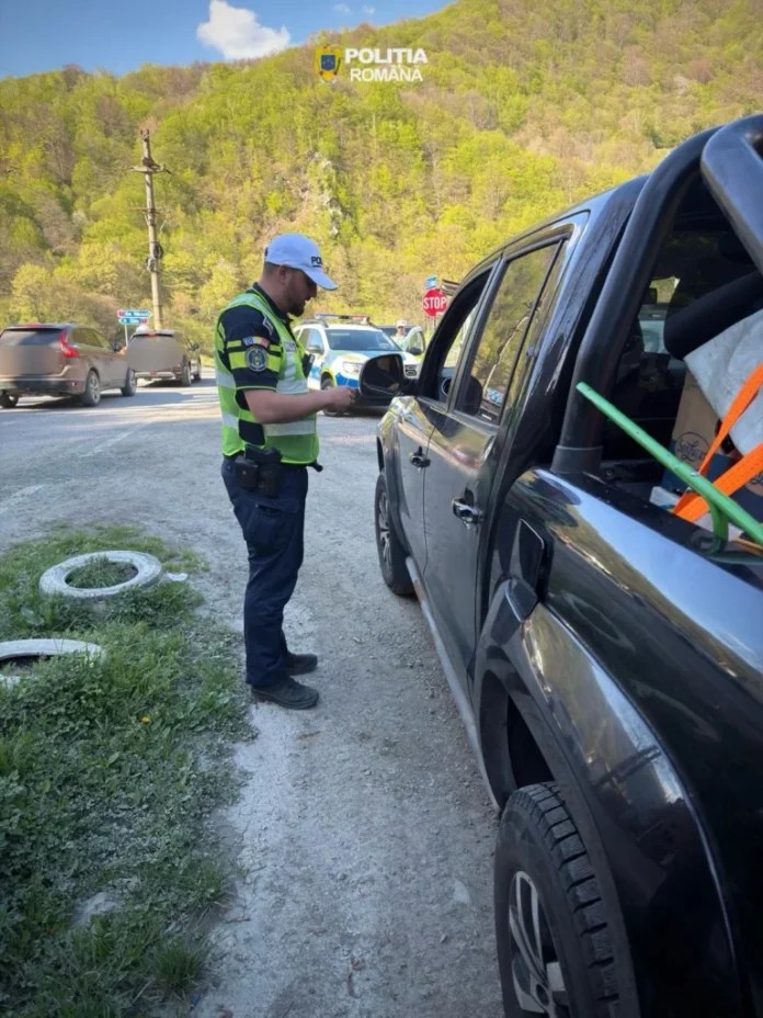 Mașini oprite în timpul raziei RELEU de poliția rutieră pe șoseaua națională