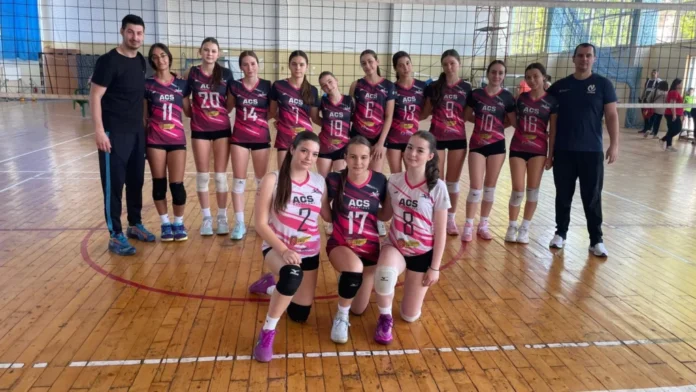 Lotul de campioane Champions Sibiu U15 pozând oficial după calificarea de pe primul loc