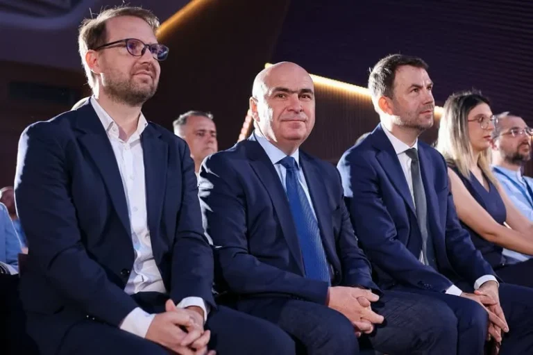 Deputatul USR Adrian Echert acuză „apărarea unui sistem de privilegii” în contextul crizei politice