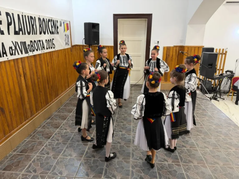 Festivalul „Mândre Plaiuri Boicene” a adus la Boița sute de copii din toată țara, la ediția care a marcat 18 ani de tradiție