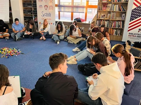 Proiect de psihoeducație la Maratonul Internațional Sibiu 2026: „Semn că Însemni – Laboratorul Emoțiilor” aduce împreună adolescenți și părinți