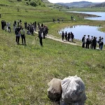 Alertă la Mediaș: O sticlă cu o substanță periculoasă a fost descoperită în zona barajului Ighiș!