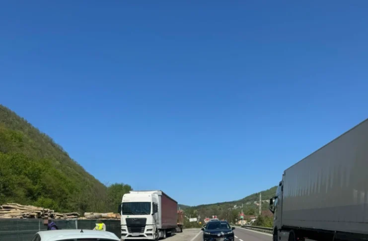 Accident pe Valea Oltului: Trei persoane au ajuns la spital după o coliziune între un autoturism și o motocicletă!