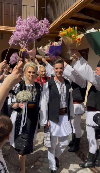 Cununie ca în povești în familia „Junii Sibiului”: tradiția a transformat ceremonia într-o adevărată sărbătoare