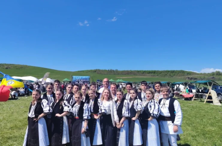 Ansamblurile din Turnu Roșu și Sebeșu de Jos au strălucit pe scena Festivalului „Țara Oltului în Produse și Tradiții”
