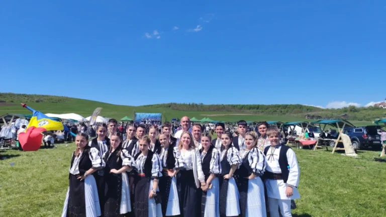 Ansamblurile din Turnu Roșu și Sebeșu de Jos au strălucit pe scena Festivalului „Țara Oltului în Produse și Tradiții”