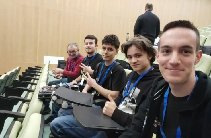 Elevi de la CNOG Sibiu, locul I la un concurs internațional cu un robot ecologic inovator