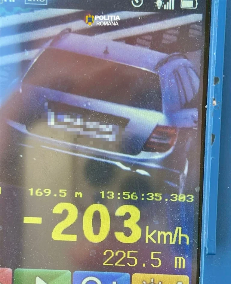 Un șofer a fost prins de polițiști circulând cu 203 km/h pe autostrada A1!