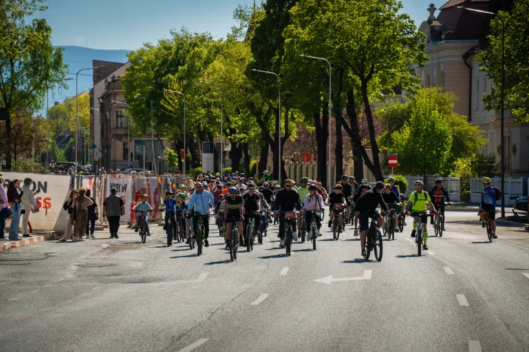 Sibiu: Aproximativ 300 de participanți au deschis sezonul velo 2026 la turul Urban Bike Revolution